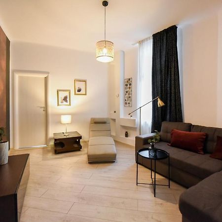 شقة بوخارست  في Amazing Location & Elegant Apt - Old Town المظهر الخارجي الصورة