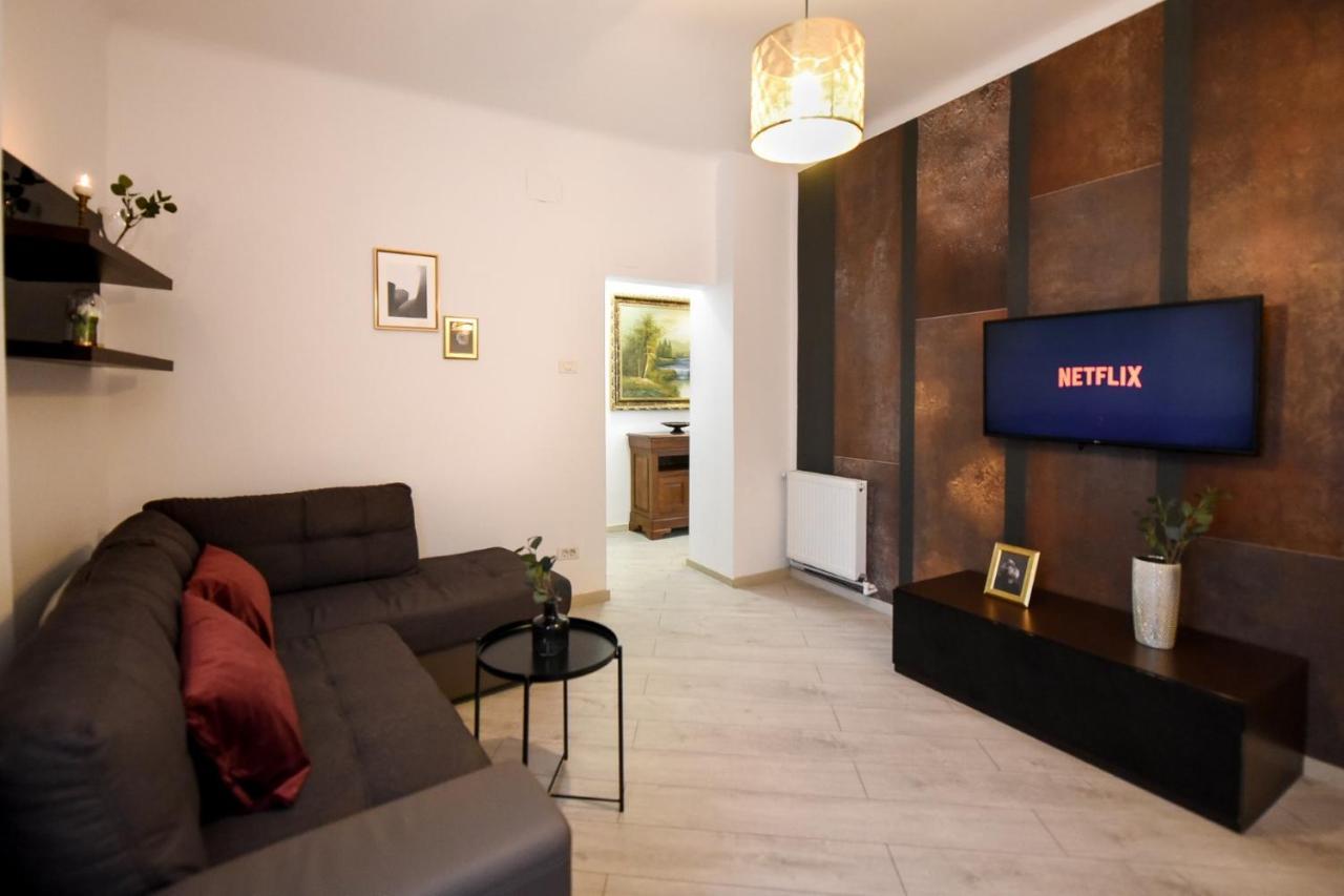 شقة بوخارست  في Amazing Location & Elegant Apt - Old Town المظهر الخارجي الصورة